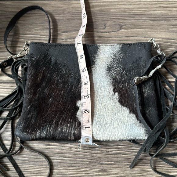 Genuine fur cowhide and leather fringe crossbody bag black and white - Picture 4 of 8